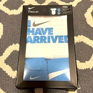 Brand New Nike 3-Piece Infant Set